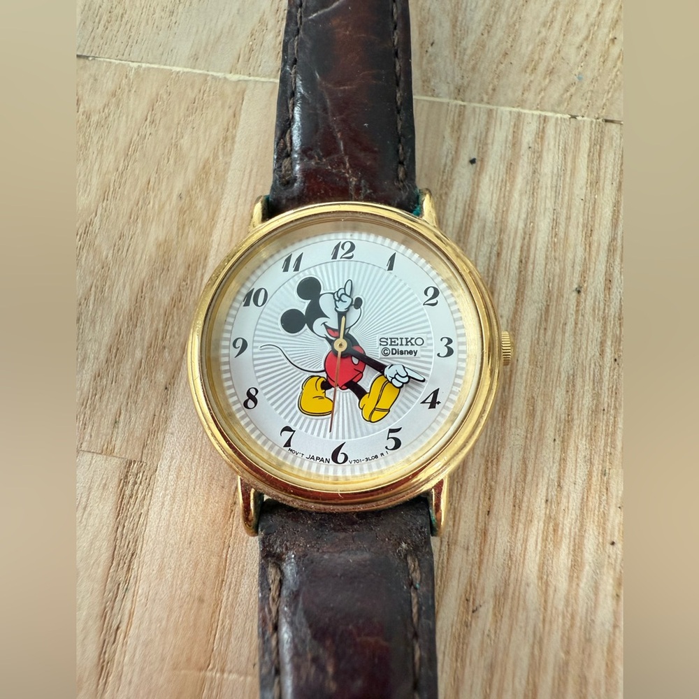 Seiko Disney ladies Mickey Mouse gold tone brown leather watch NEW BATTERY
